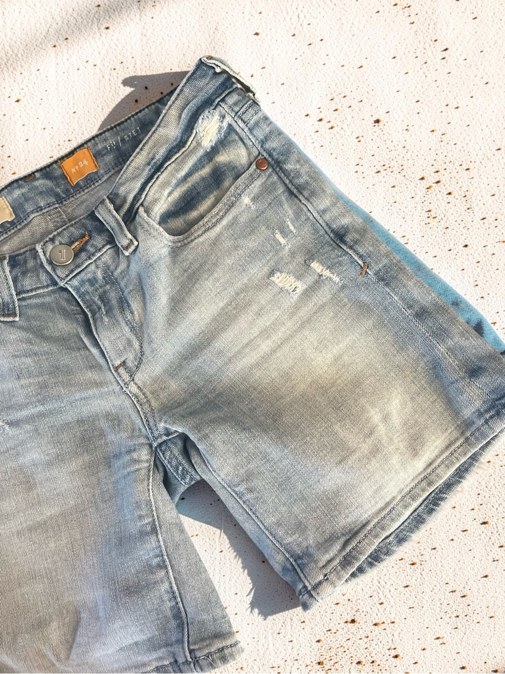 Anthropologie Pilcro and the Letterpress Distressed Denim Shorts Size 24 - Picture 4 of 13